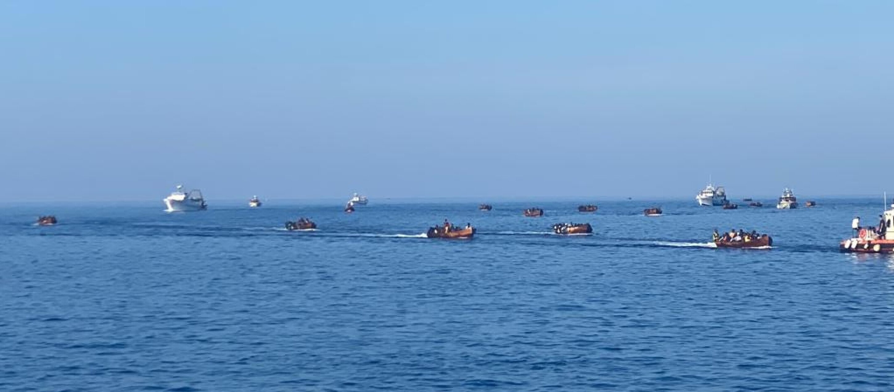 A Lampedusa in fila per gli sbarchi: 'Isola non regge'