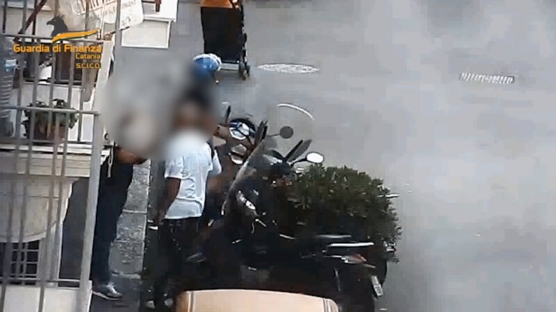 Decapitato il gruppo di Picanello: 15 arrestati