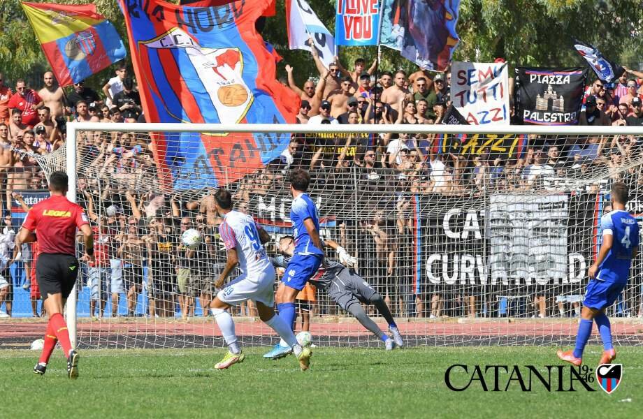 Catania, debutto interno in notturna