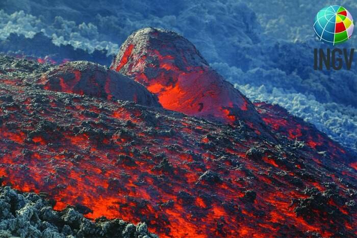 Etna, nuova colata a quota 1.900 metri