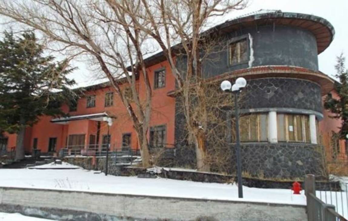S&igrave; alla riqualificazione del Grande albergo dell'Etna