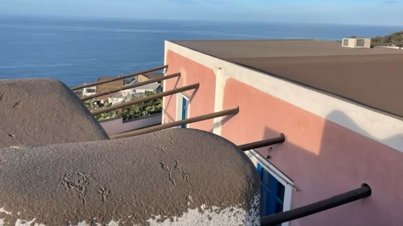 Ginostra coperta di cenere Ginostra coperta di cenere