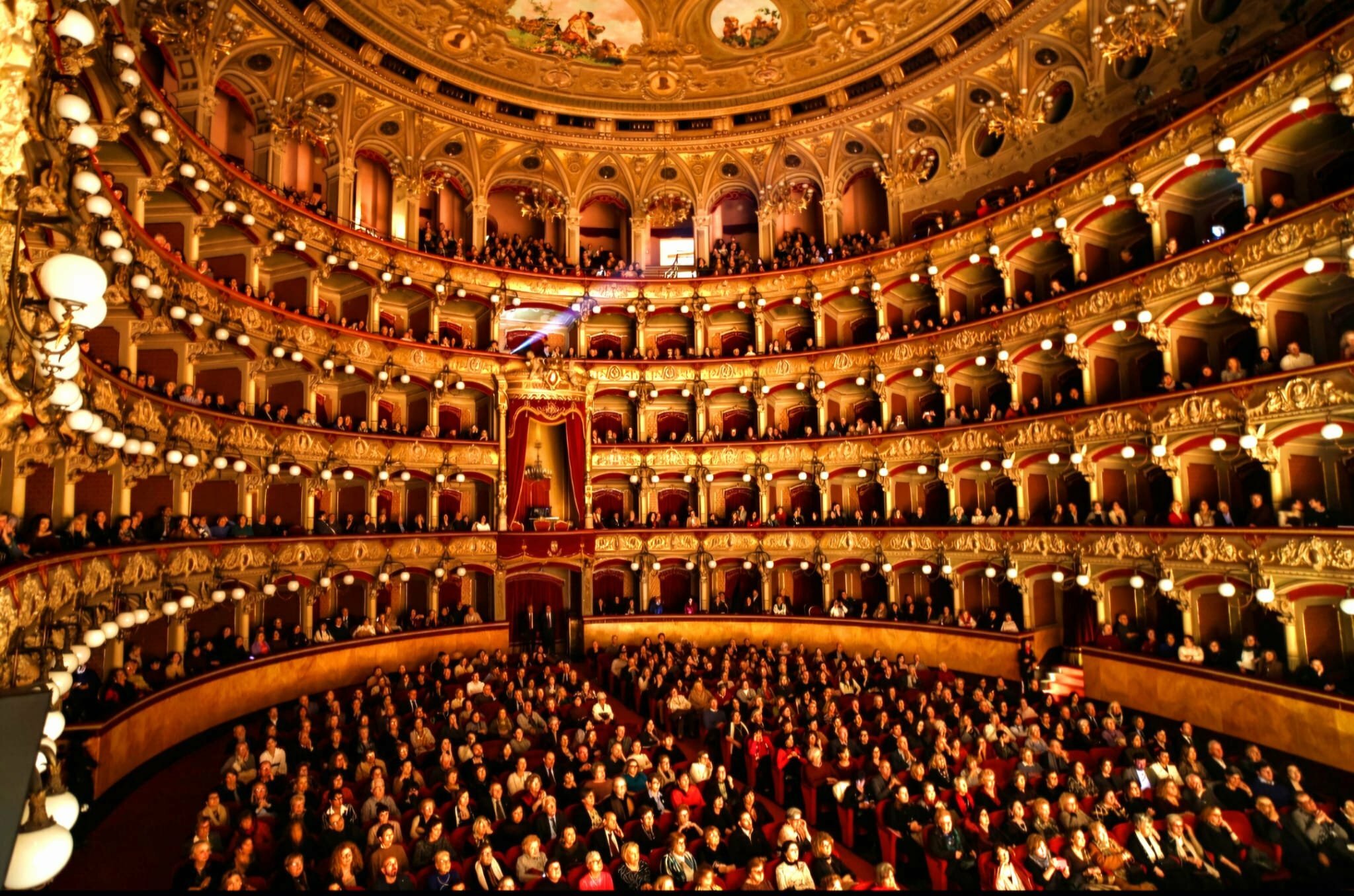 Lavori per 8 mesi al teatro Bellini, spettacoli 'dirottati'