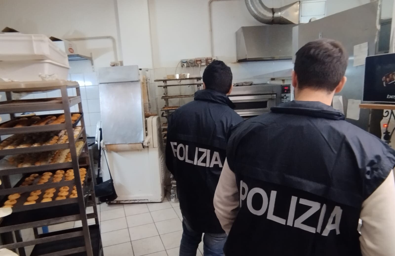 Troppa sporcizia in pasticceria: titolare nei guai