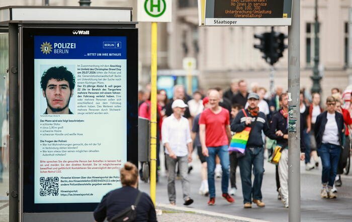 Attacco al Pride di Berlino, attentatore ucciso dalla polizia Attacco al Pride di Berlino, attentatore ucciso dalla polizia