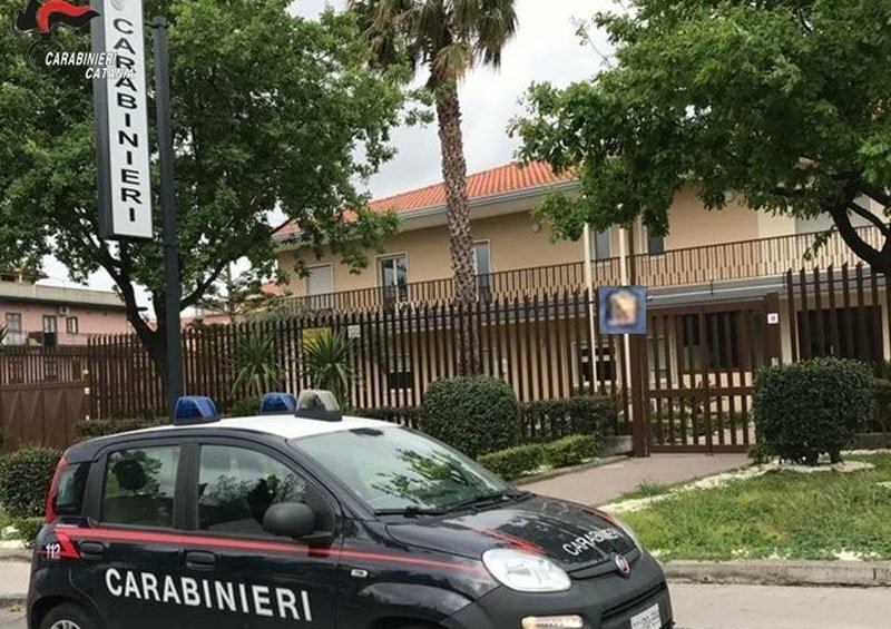 Evade da domiciliari e si autodenuncia
