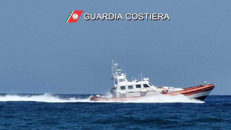 Barca a vela si ribalta: in tre soccorsi a Siracusa
