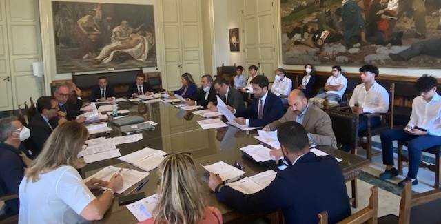 Catania, la giunta &egrave; aperta: studenti alle riunioni