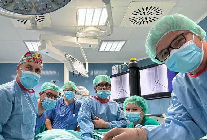 Al Garibaldi bimbo di due anni operato ai femori