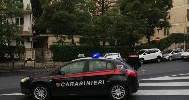 Ruba in un furgone, carabiniere lo fa arrestare