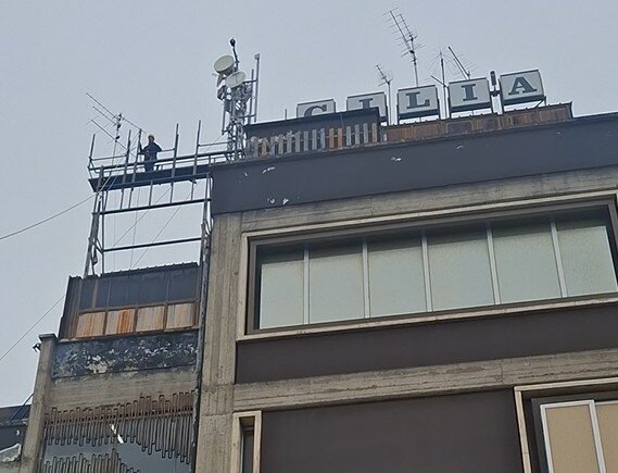 Il momento è storico: addio all'insegna 'La Sicilia' Il momento è storico: addio all'insegna 'La Sicilia'