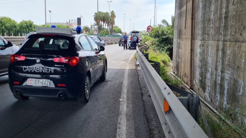 Scontro con un tir, grave scooterista
