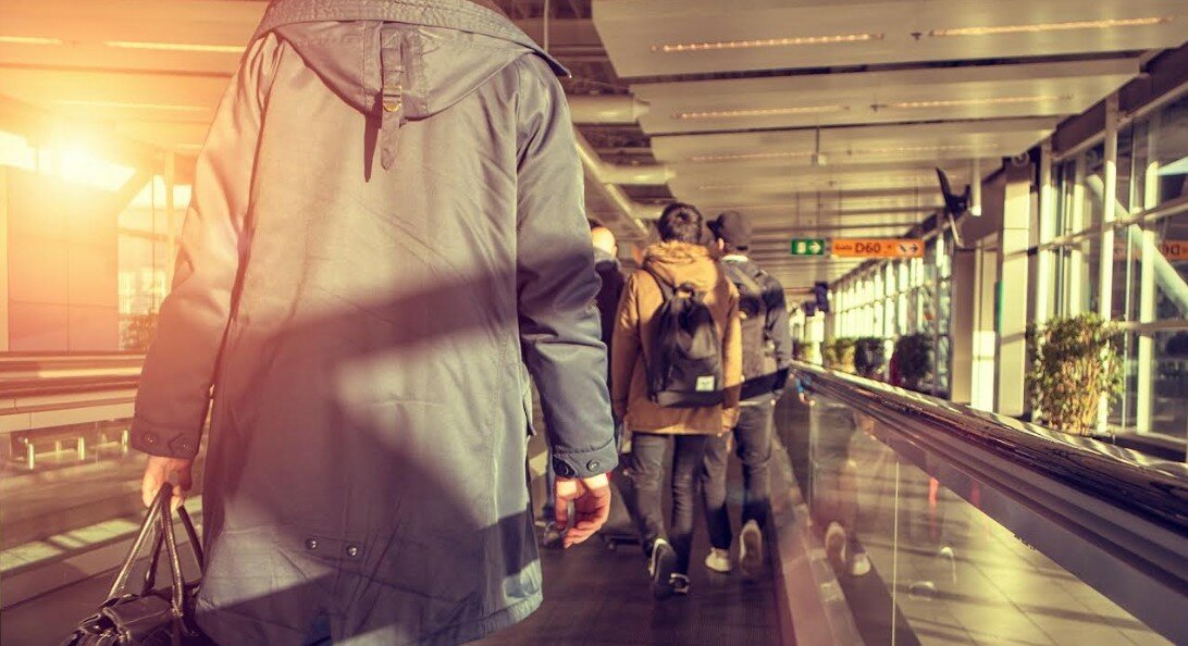 I bagagli non vanno bene: aggrediscono l'addetta dell'aeroporto