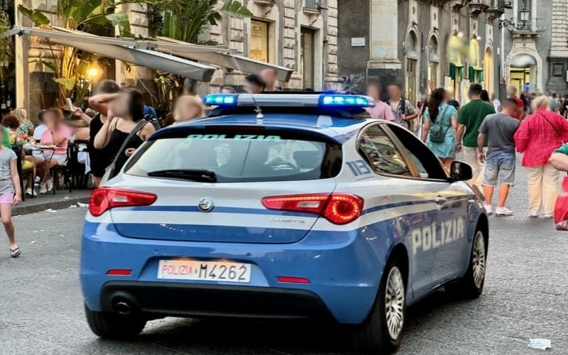 Ladra catanese beccata col profumo nella borsa