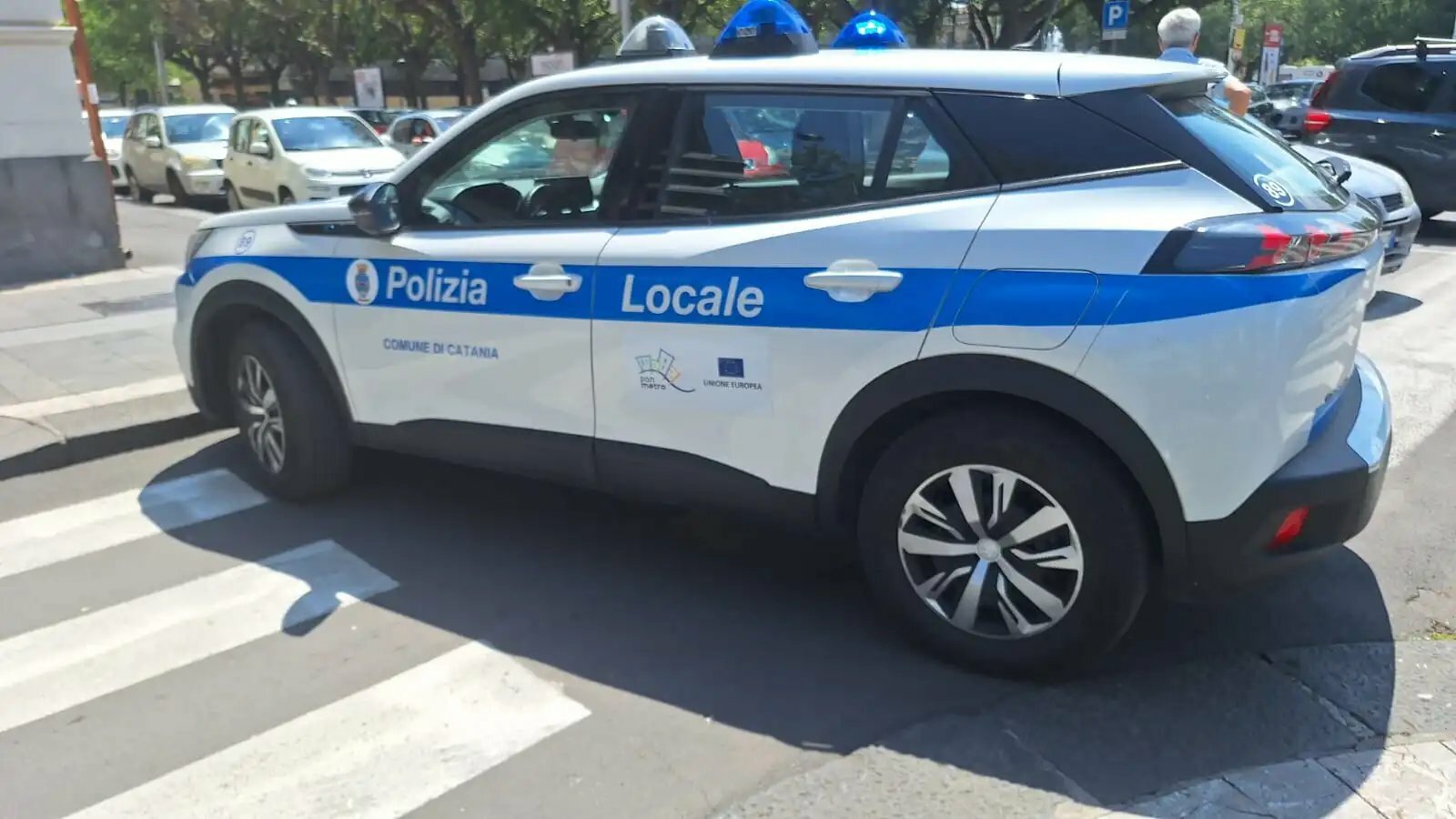 Chiedono soldi a ragazzine per falsa raccolta fondi Chiedono soldi a ragazzine per falsa raccolta fondi