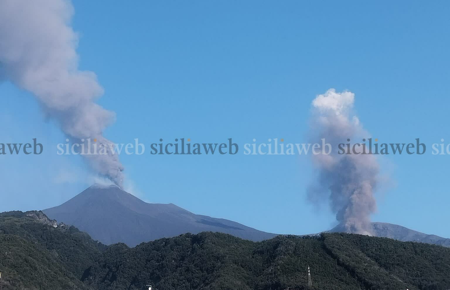Etna, ci risiamo: nuovi disagi a Fontanarossa Etna, ci risiamo: nuovi disagi a Fontanarossa