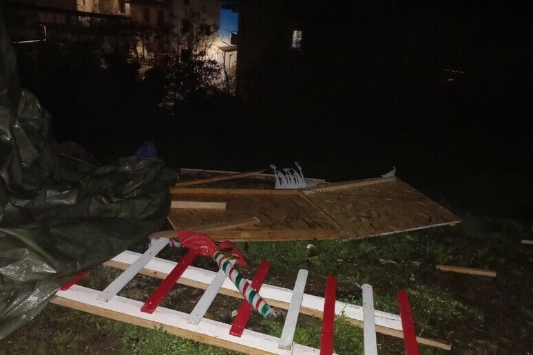 Villaggio di Natale distrutto dai vandali
