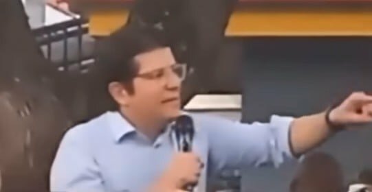 Spari al comizio: grave il candidato alla presidenza