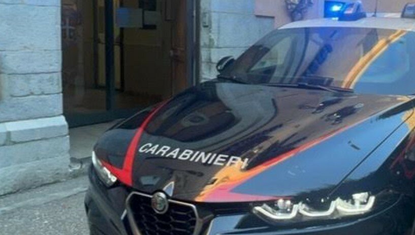 Taormina, lancia la moglie dal balcone Taormina, lancia la moglie dal balcone