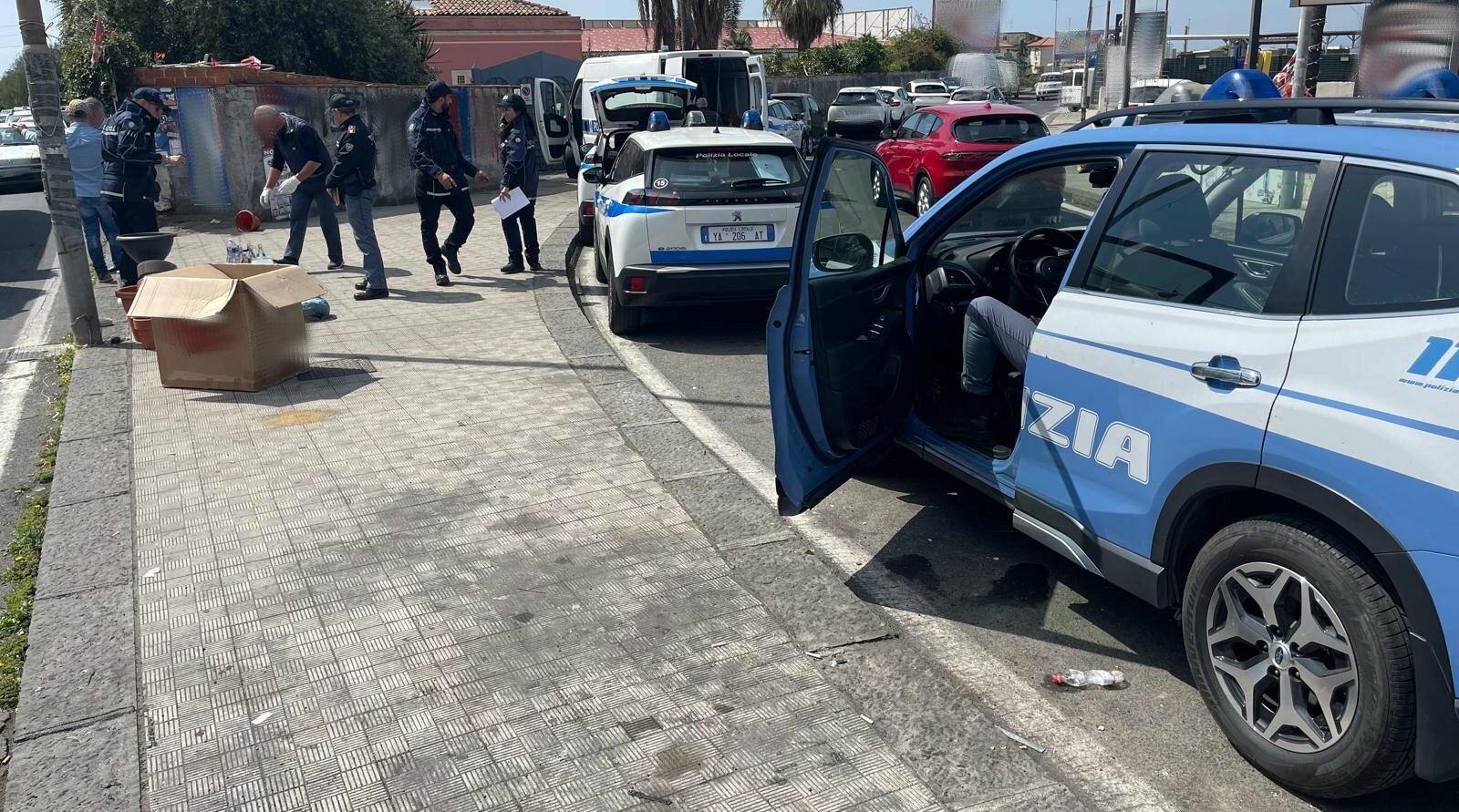 Catania: pesce, frutta e pane immangiabili