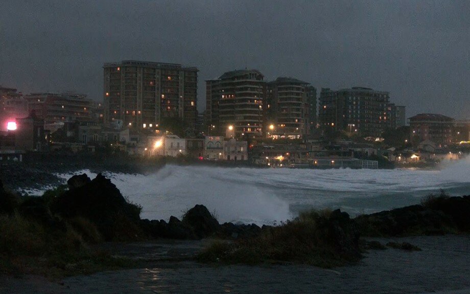 maltempo-lungomare-catania-onde.jpeg maltempo-lungomare-catania-onde.jpeg