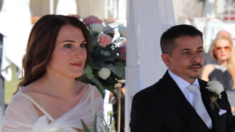 Lei diventa uomo, lui donna: si sposano