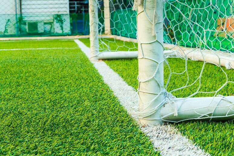 Malore mentre gioca a calcio, muore a 15 anni