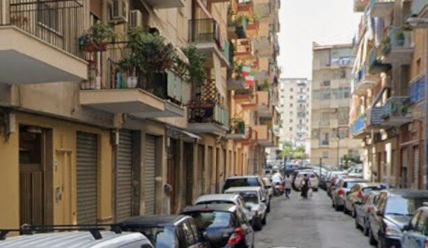 Fiamme nella stanza da letto, grave un'anziana