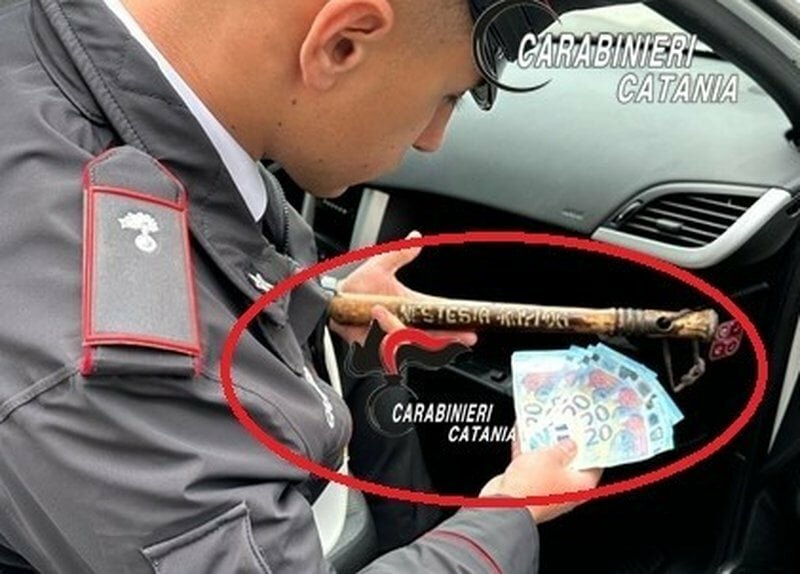 Pizzicato mentre tenta di spendere 20 euro falsi