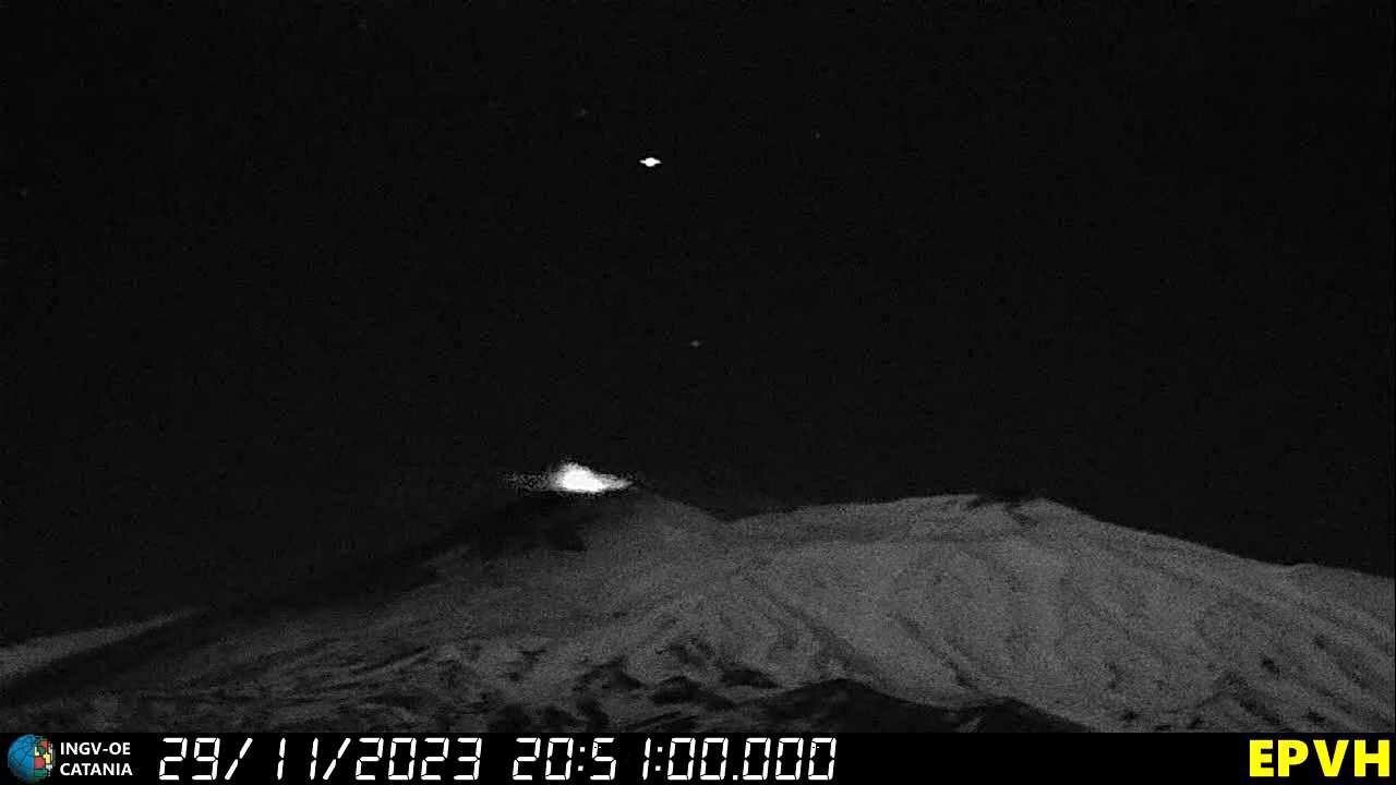Anche Saturno guarda l'Etna