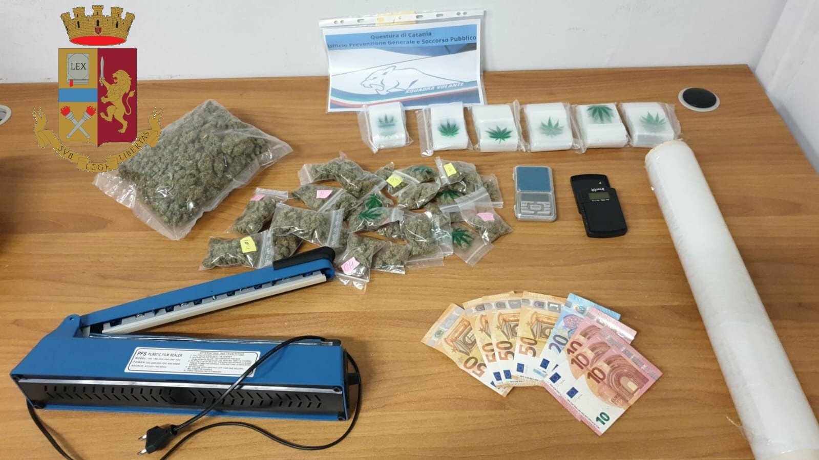 Catania, droga nascosta nello zaino e in casa