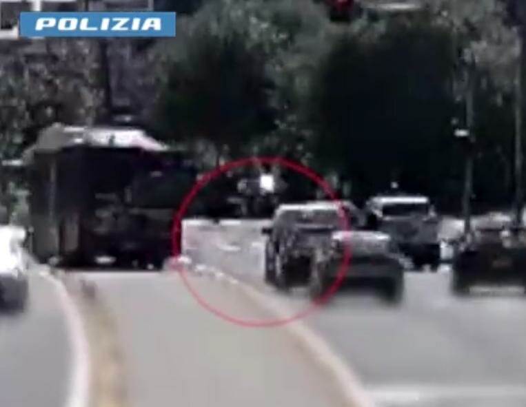 Rapinati mentre portano l'incasso del supermercato in banca