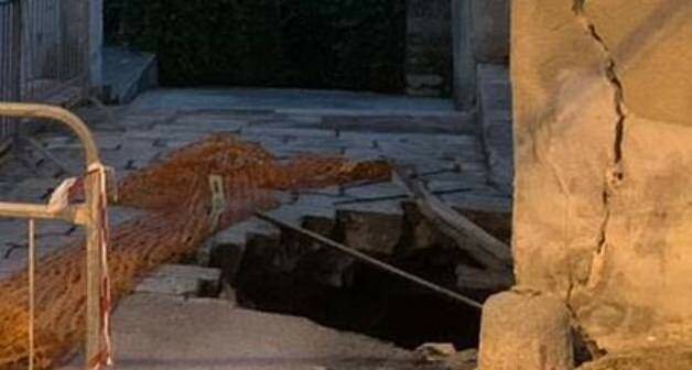Vittoria, si apre una voragine