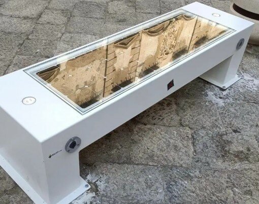 Intelligenti ma taglienti: spariscono da piazza Europa le panchine 'altamente pericolose'