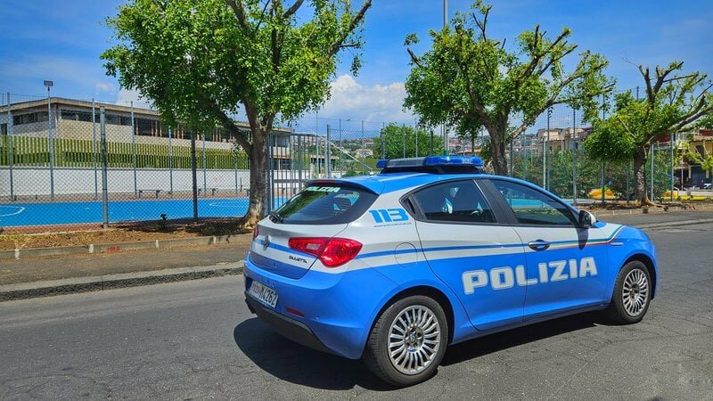 Catania: fugge all'alt e investe poliziotto