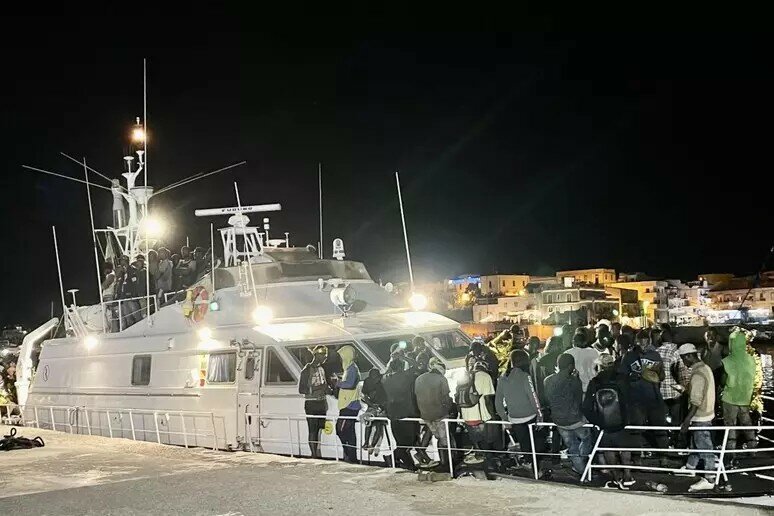 Sbarcata a Lampedusa con ustioni, muore 16enne