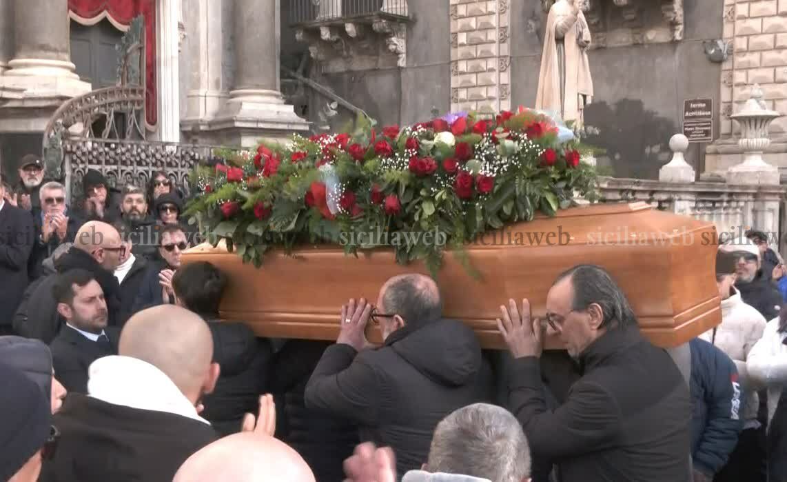 Catania affolla il duomo per l'addio a Orazio Russo