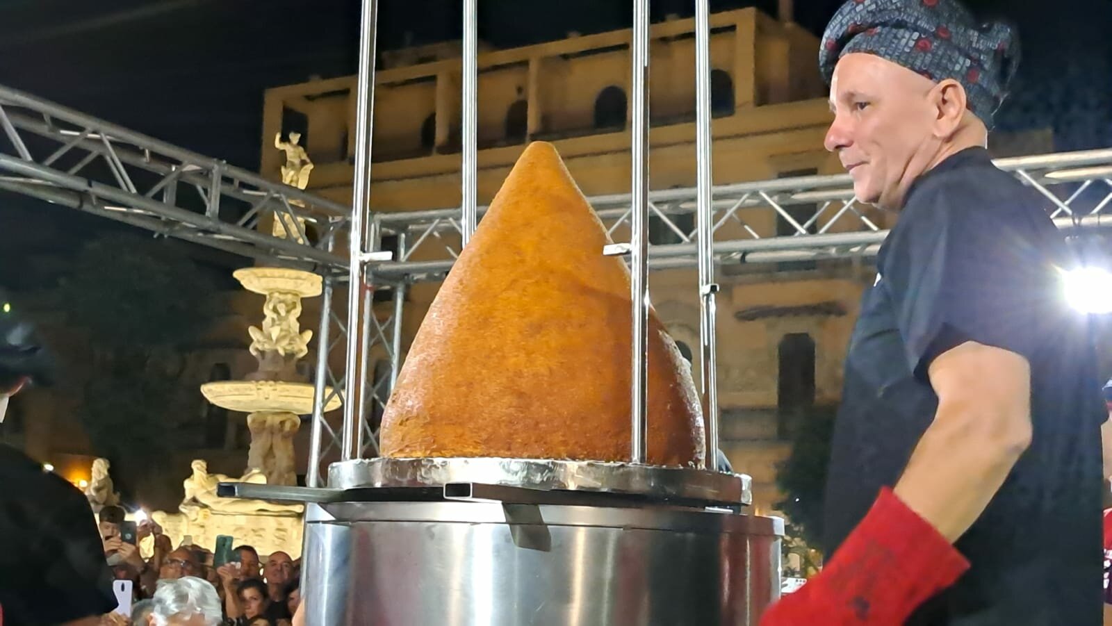 A Messina l'arancino da Guinness: pesa 56 chili