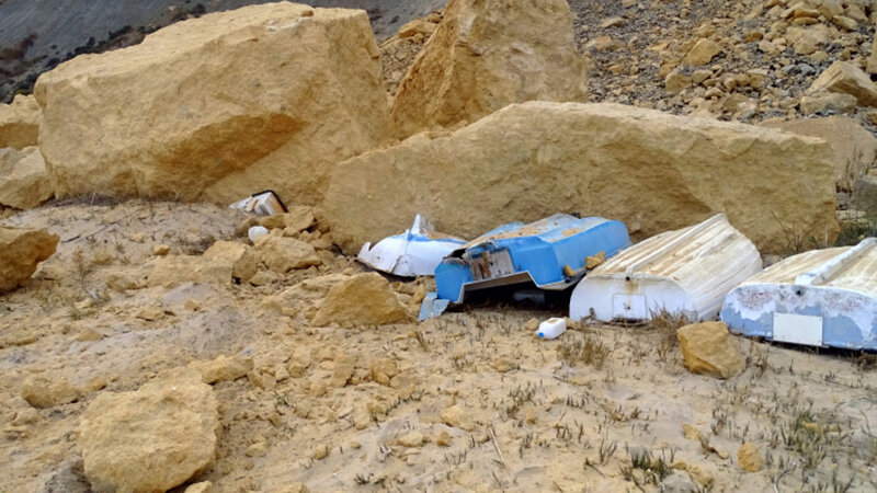 Collina crolla sulla spiaggia