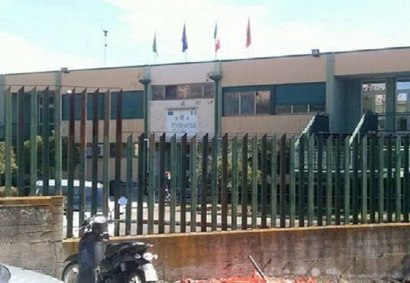 Due maestre della scuola Petrarca aggredite dai genitori di un'alunna