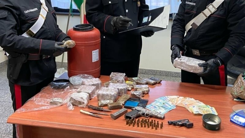Armi, droga ed esplosivo: 5 arresti a Siracusa