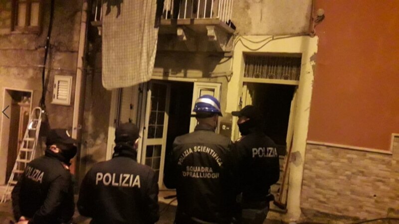 Rogo in casa, muore a 2 anni