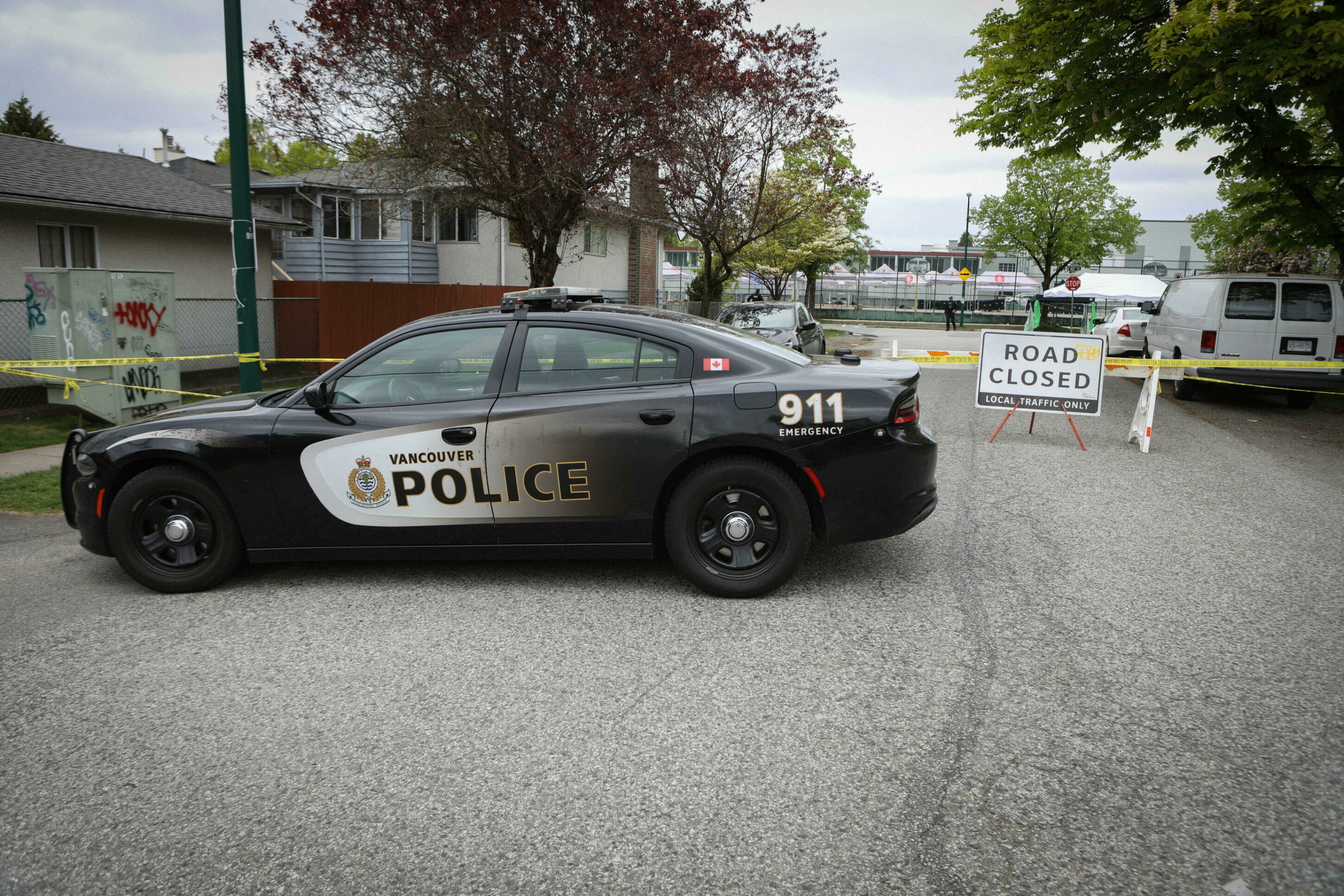 Sparatoria in una scuola, 10 morti e 27 feriti