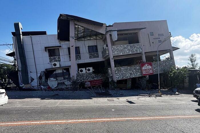 Terremoto di magnitudo 7.8 nelle Filippine, decine di morti e oltre 100 feriti
