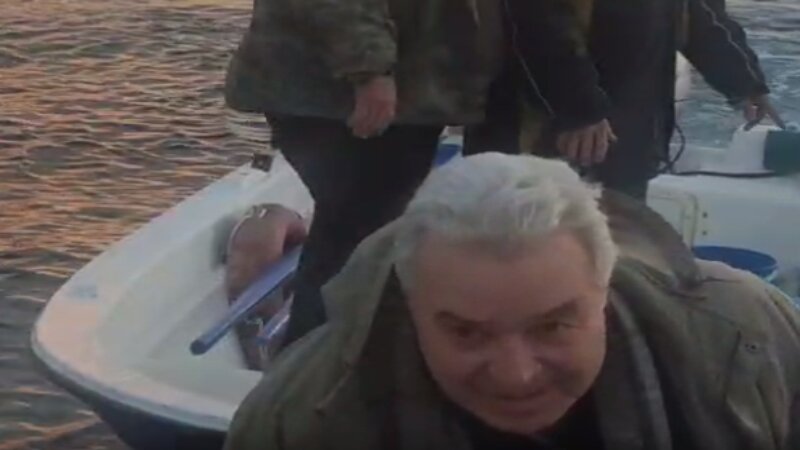 Ex magistrato passa lo Stretto su barca pescatori