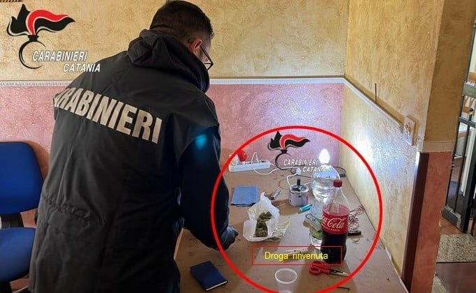 A Catania la bancarella con la droga