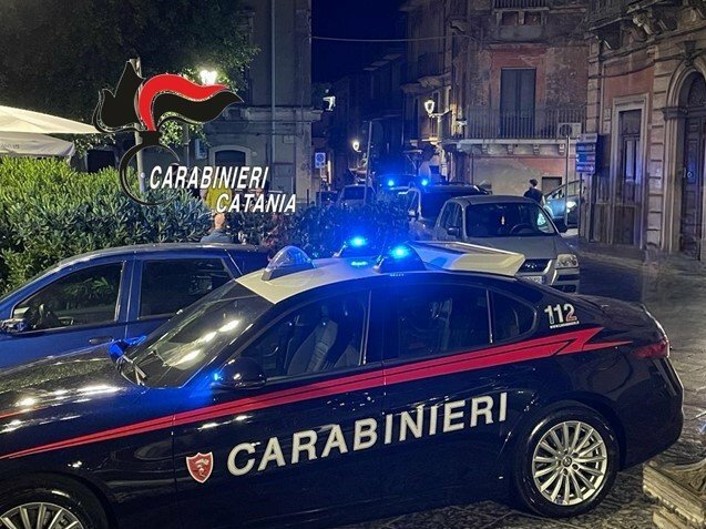 Spari contro un'auto a Paternò: un arresto