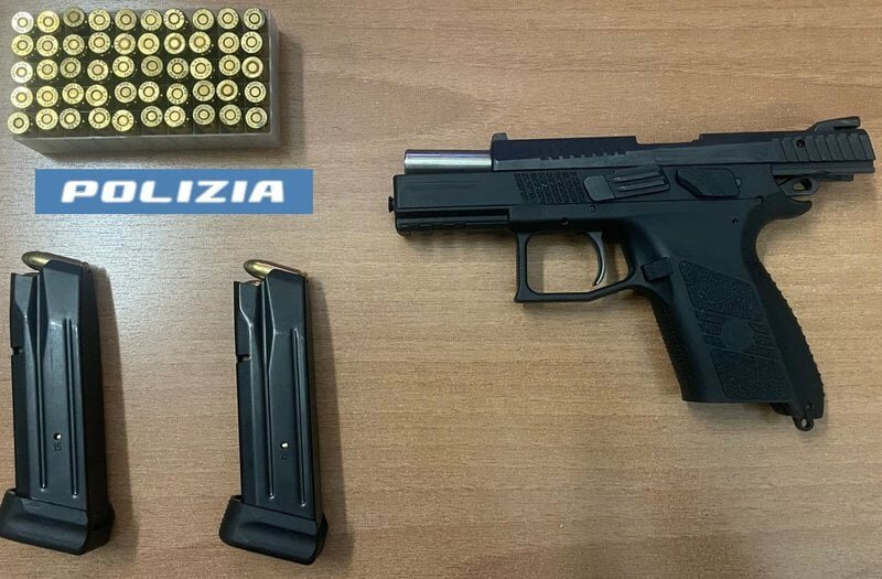 Sullo scooter con la pistola: arrestato catanese