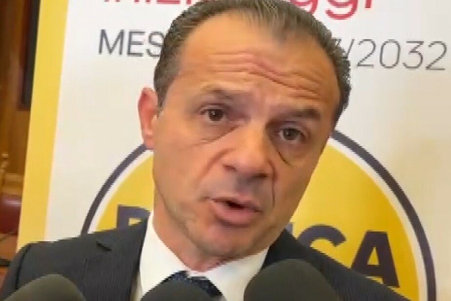 De Luca chiude l'accordo con Fratelli D'Italia De Luca chiude l'accordo con Fratelli D'Italia