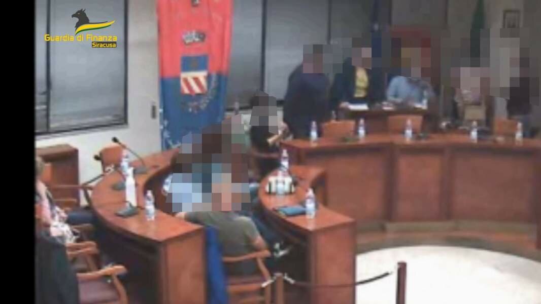 Il sindaco estrae il 'suo' biglietto